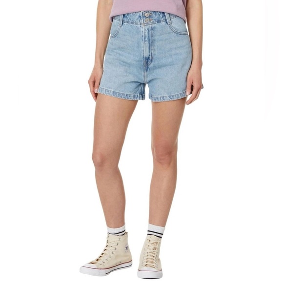 Levi’s Womens High Waisted Mom Shorts Light Wash Denim Blue Size 32 - Picture 2 of 10
